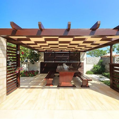 Modern Villa Nerina With Private Pool Near Pula Bagian luar foto