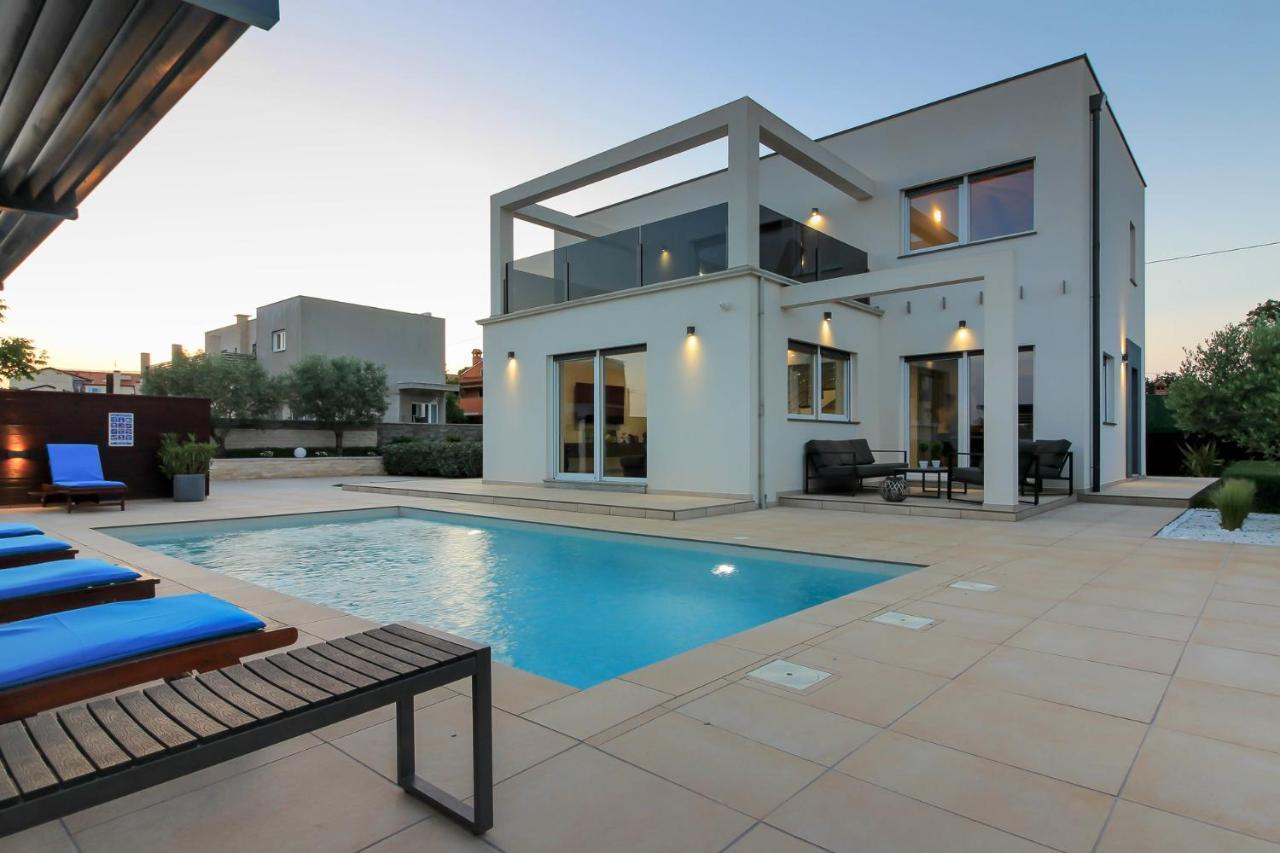 Modern Villa Nerina With Private Pool Near Pula Bagian luar foto