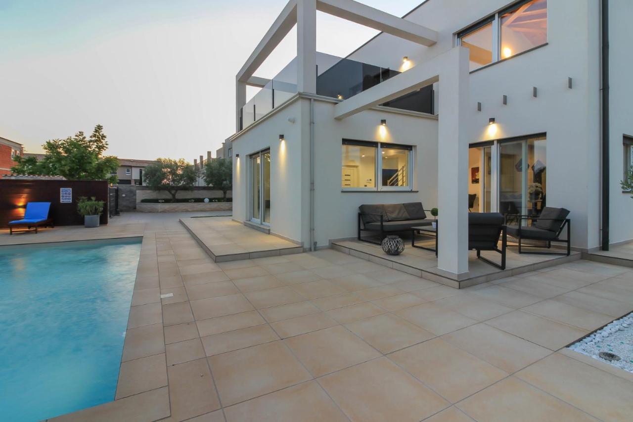 Modern Villa Nerina With Private Pool Near Pula Bagian luar foto