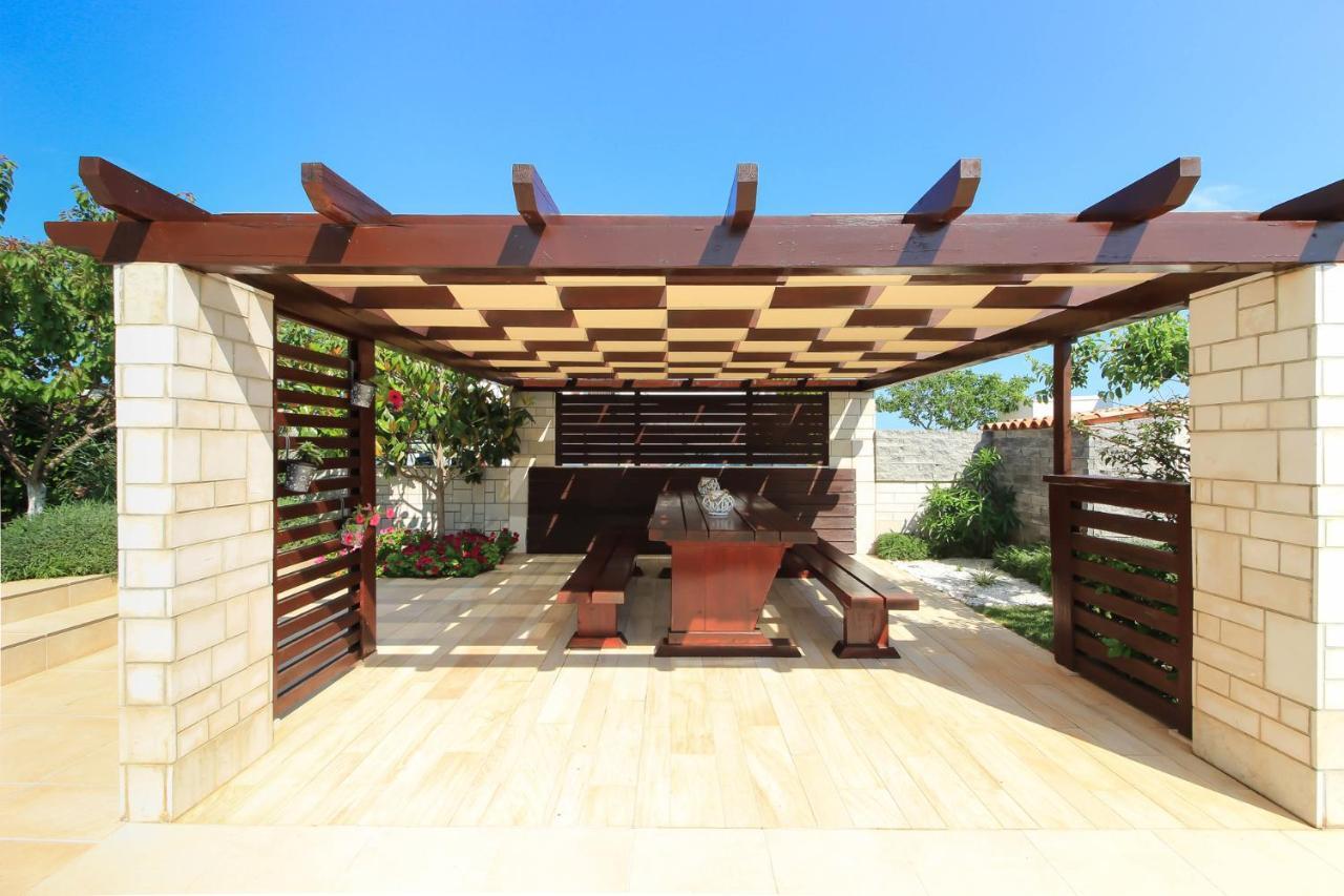 Modern Villa Nerina With Private Pool Near Pula Bagian luar foto