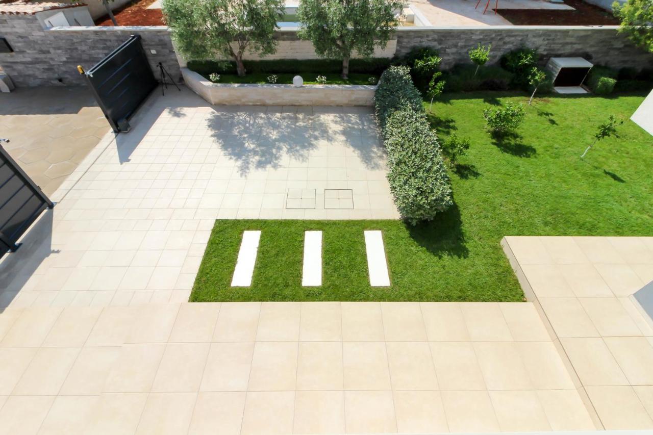 Modern Villa Nerina With Private Pool Near Pula Bagian luar foto