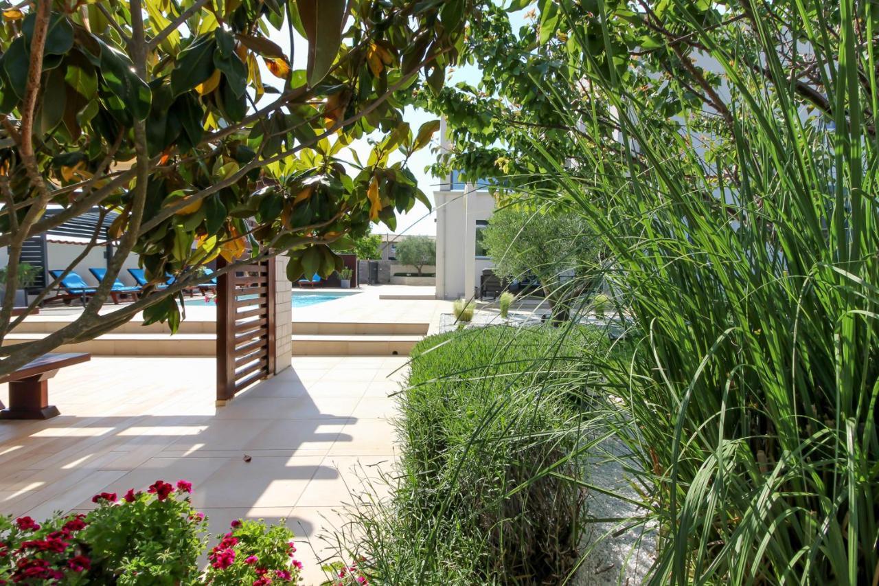 Modern Villa Nerina With Private Pool Near Pula Bagian luar foto