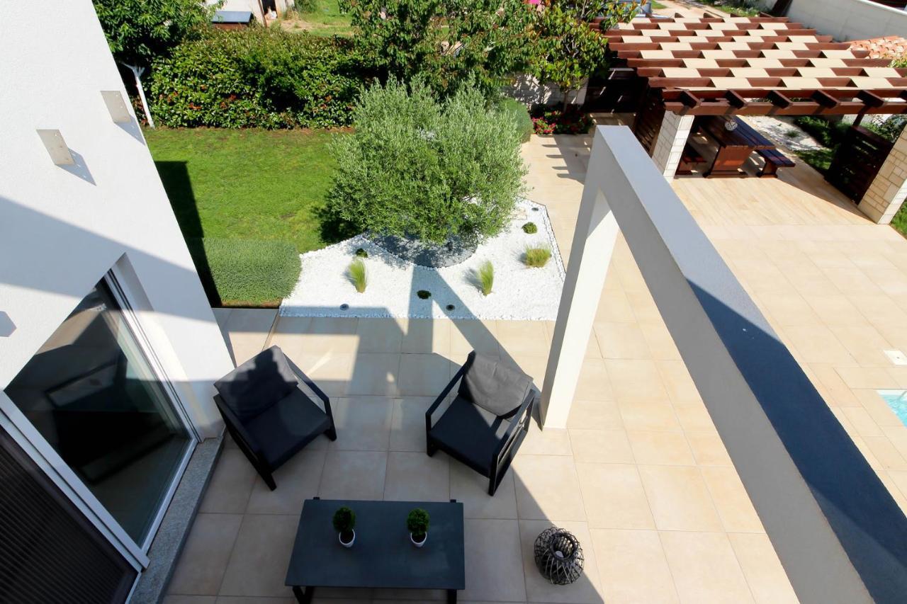 Modern Villa Nerina With Private Pool Near Pula Bagian luar foto