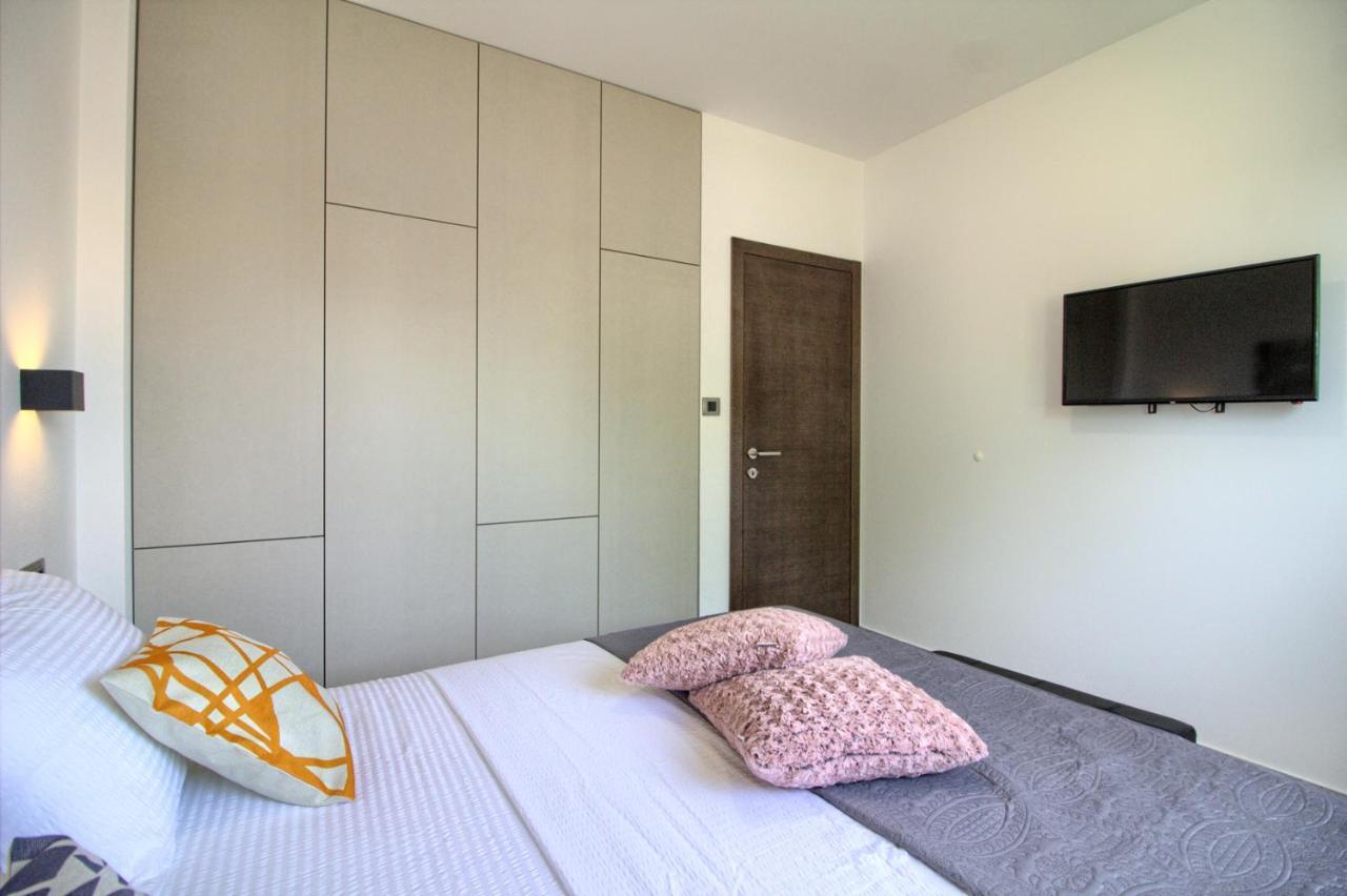 Modern Villa Nerina With Private Pool Near Pula Bagian luar foto