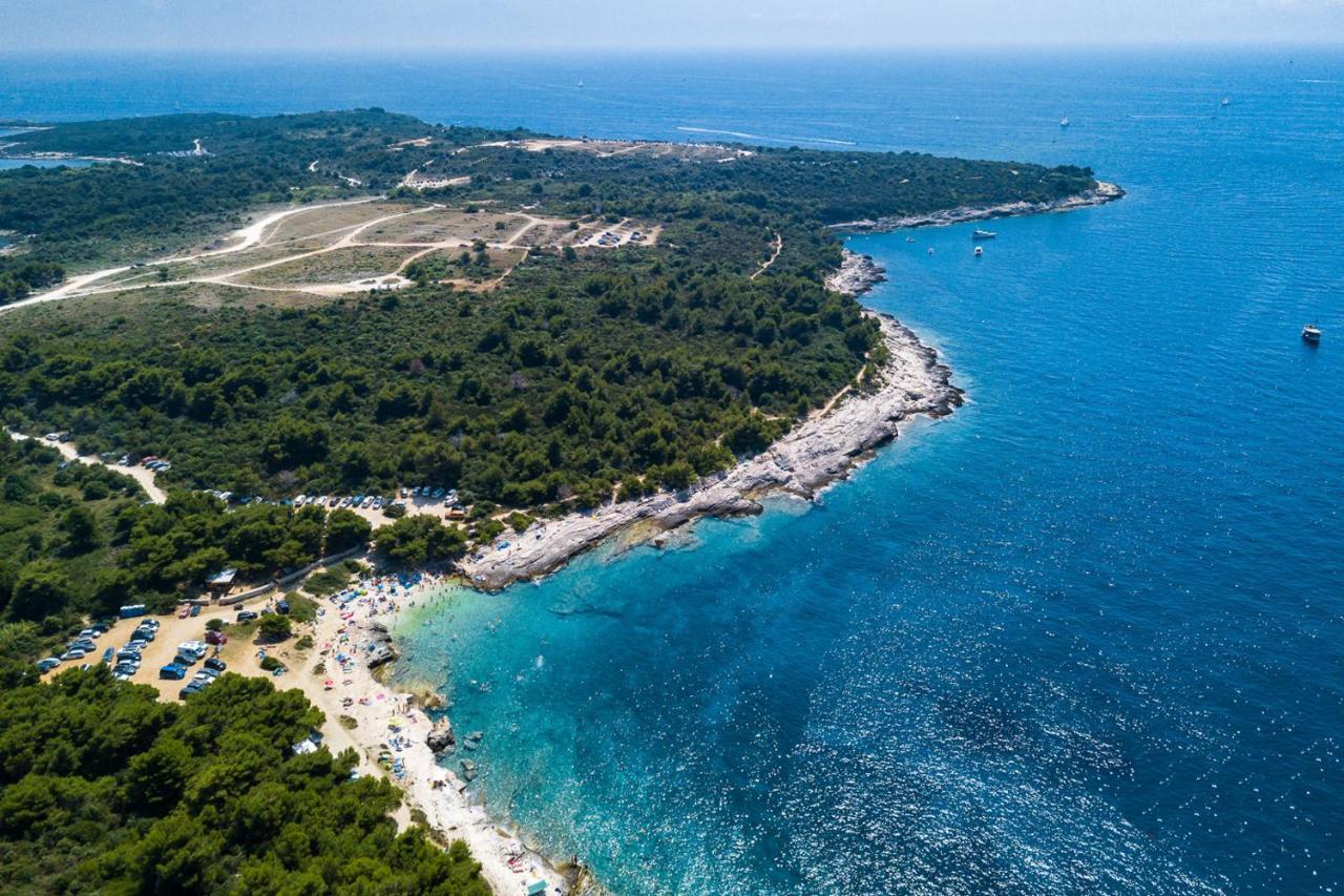 Modern Villa Nerina With Private Pool Near Pula Bagian luar foto