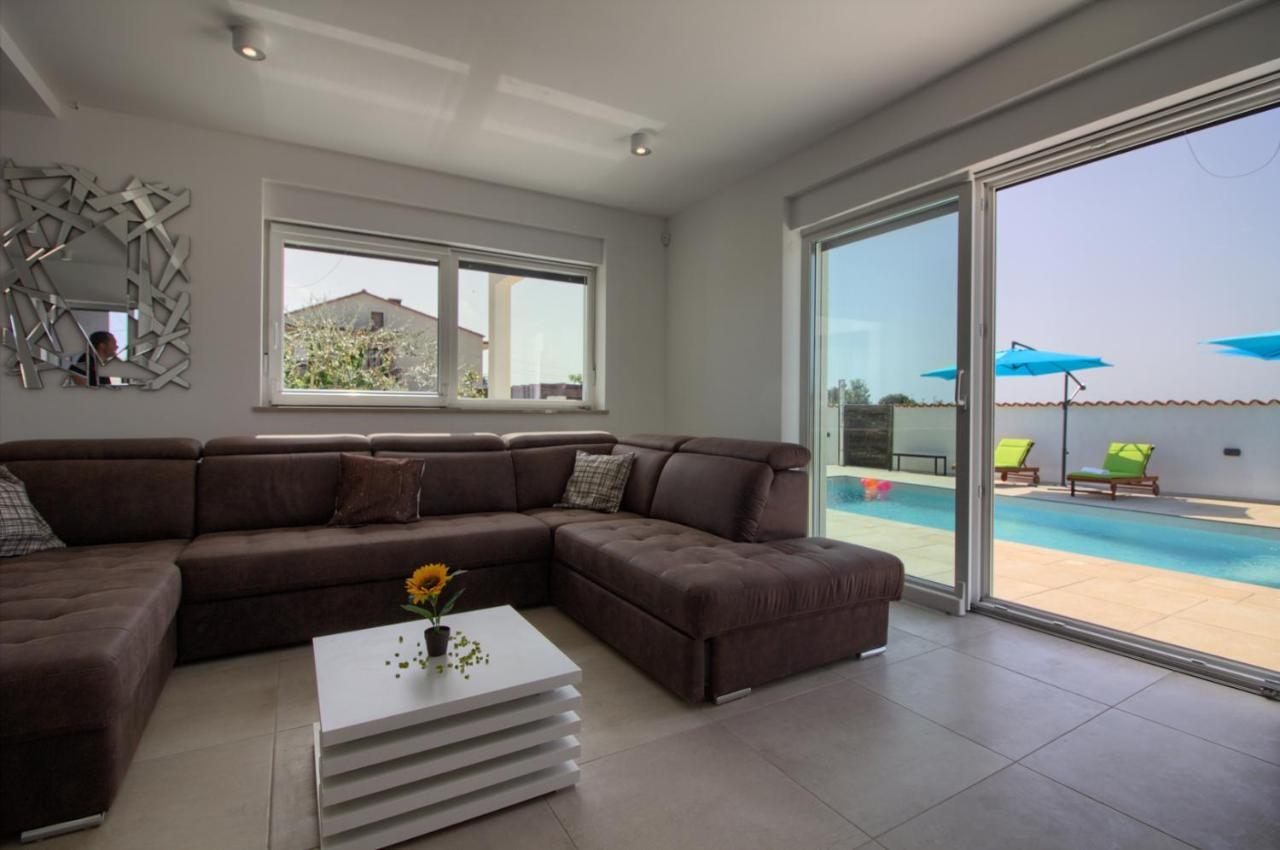 Modern Villa Nerina With Private Pool Near Pula Bagian luar foto